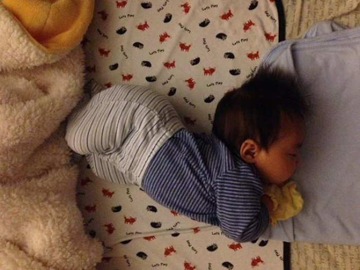 3 hành vi khi ngủ chứng tỏ trẻ có IQ cao và 4 kiểu ngủ dễ gây hại cho trẻ