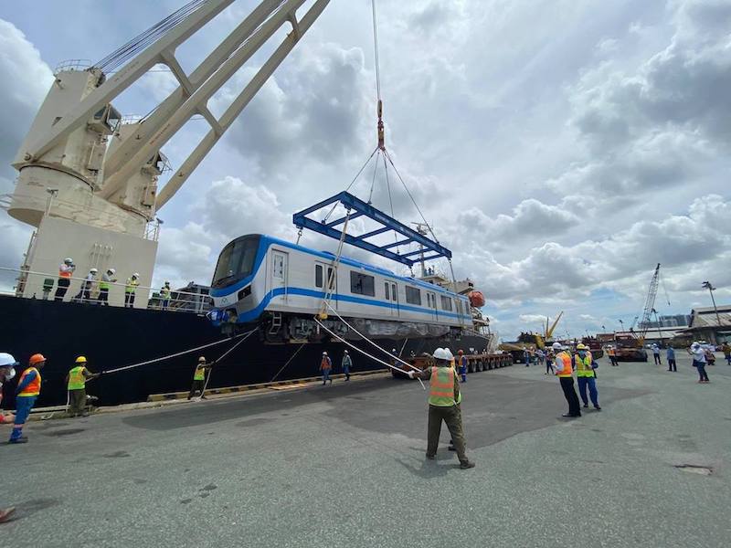 Cận cảnh Tàu metro số 1 Bến Thành - Suối Tiên về tới Sài Gòn