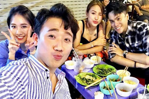 Vợ chồng Trấn Thành hội ngộ đôi bạn thân Vân Hugo - Thái Dũng, U35 vẫn đẹp hết nấc