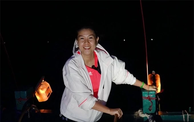 Kim Thư trong đêm bão ở vùng biển thuộc tỉnh Kiên Giang.