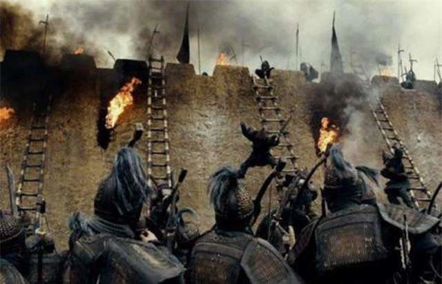Thời cổ đại, chỉ cần hạ được cổng thành là nắm chắc thắng lợi, vì sao phe tấn công ít khi chọn cách đốt luôn cổng thành? - Ảnh 8.