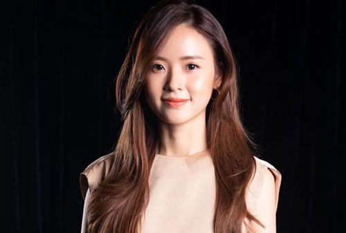 Midu khoe ảnh profile cả dàn giảng viên nơi đang công tác, nhan sắc mĩ nhân Vbiz nổi lên bần bật