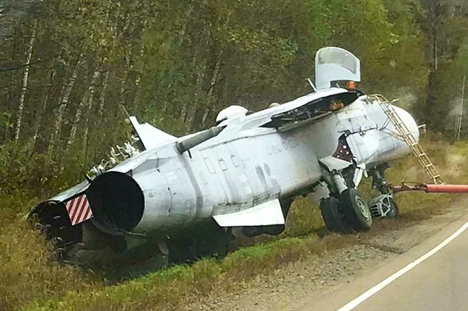 Su-24M của Nga lao xuống mương tại Primorye