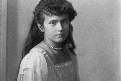 Bí ẩn câu chuyện người phụ nữ tự tử được cứu sống rồi nhận mình là Công chúa nước Nga, cuối đời trên bia mộ khắc 2 tên chưa có lời giải