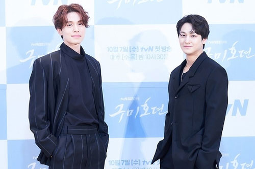 Kim Bum đọ dáng cùng Lee Dong Wook