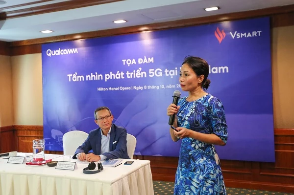 Bà Lê Thị Thu Thủy, Tổng giám đốc Vinsmart chia sẻ thông tin về chiến lược thương mại hóa sản phẩm 5G.