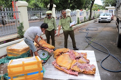 Chặn đứng 3 tạ thịt heo bốc mùi hôi thối tại Đắk Lắk