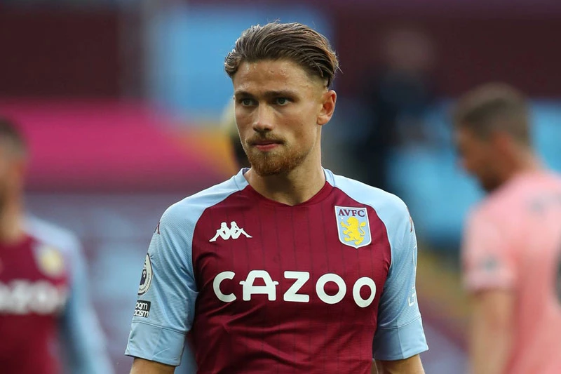 10. Matty Cash (Nottingham Forest sang Aston Villa - giá 14,2 triệu bảng, cao hơn 9,9 triệu bảng so với định giá của Transfermarkt).