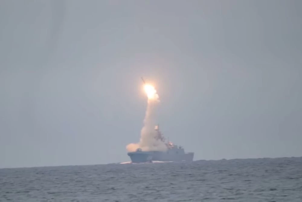 Nga phóng thử tên lửa hành trình chống hạm siêu thanh 3M22 Zircon từ khinh hạm Đô đốc Gorshkov. Ảnh: TASS.