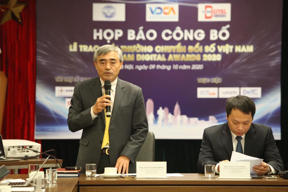 Ông Nguyễn Minh Hồng, Chủ tịch Hội Truyền thông số Việt Nam phát biểu tại cuộc họp báo.