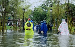 Thừa Thiên Huế: Mưa lớn khiến nhiều khu vực ngập lụt, sạt lở nghiệp trọng