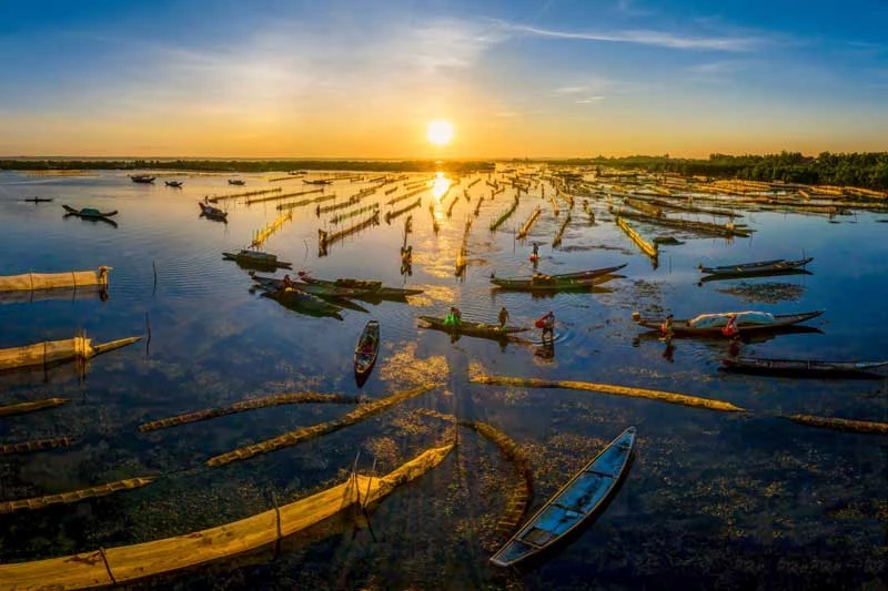 Phá Tam Giang là đầm phá lớn nhất Đông Nam Á. Ảnh: Huế Việt Nam.