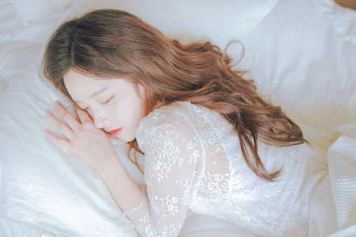 Quầng thâm mắt khiến chị em già nua, xấu xí: Bác sĩ tiết lộ 5 cách đơn giản để cải thiện lại tăng cường sức khỏe từ sâu bên trong