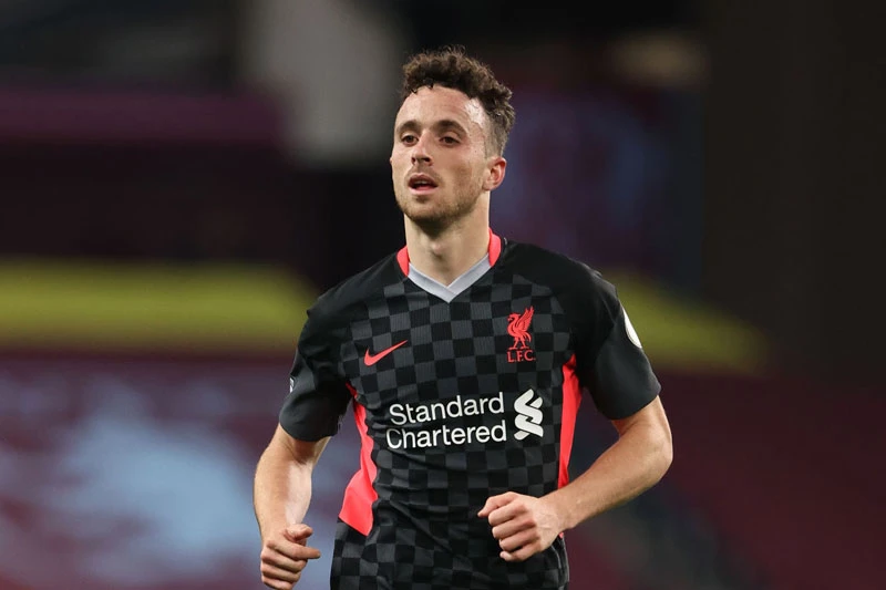 8. Diogo Jota (Wolves qua Liverpool - giá 40,2 triệu bảng, cao hơn 15 triệu bảng so với định giá của Transfermarkt).