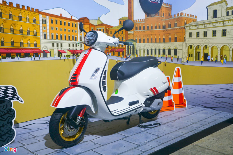 Chi tiết Vespa GTS 150 Racing Sixties tại Việt Nam