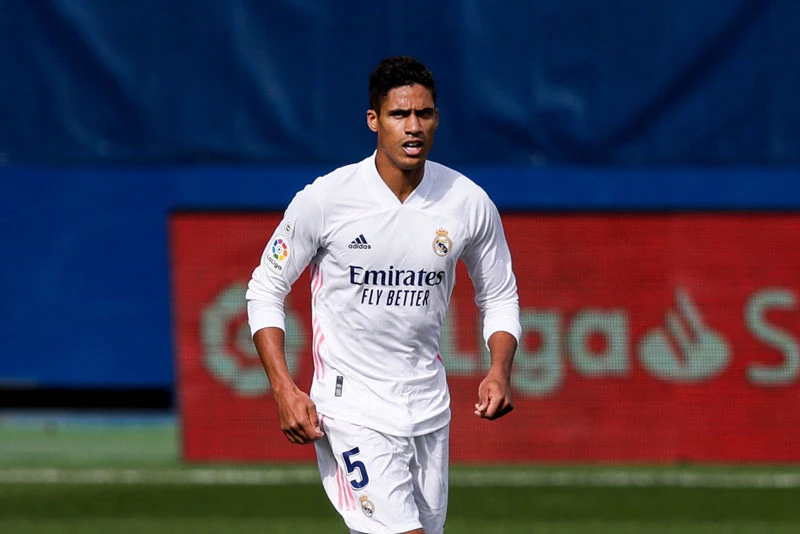 =8. Raphael Varane (Real Madrid, định giá chuyển nhượng: 63 triệu bảng).