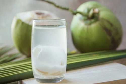 Bà bầu uống nước dừa vào thời điểm này là cực độc