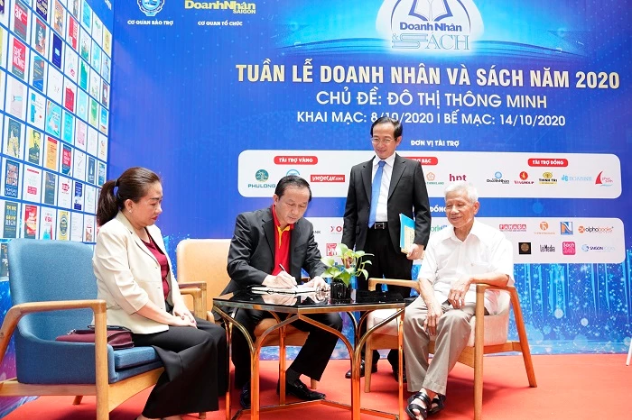 Phó Tổng giám đốc Vietjet Đỗ Xuân Quang tại “Tuần lễ Doanh nhân và Sách 2020”.