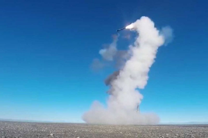 Tên lửa Nga khai hỏa sau khi một tàu khu trục nhỏ của Anh đi qua Crimea