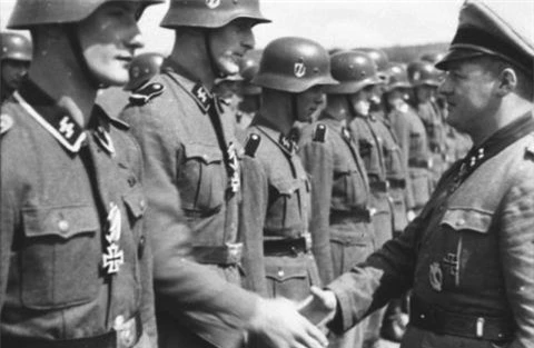 Dọi quan lính dánh thue cua Hitler trong Thé chién thú II