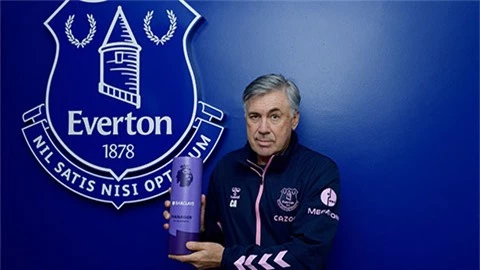 Everton nhận cú đúp giải thưởng ở Premier League