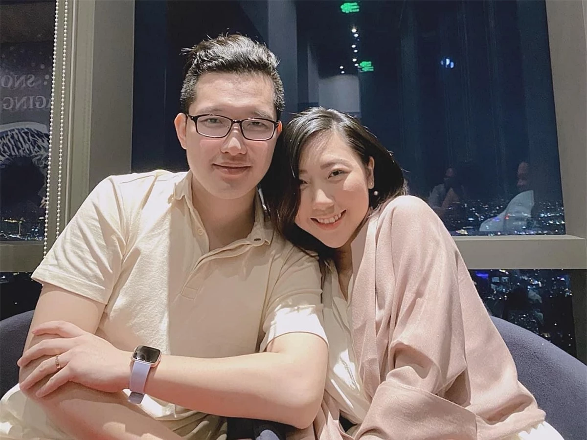 Sau 3 năm yêu nhau, cô kết hôn vào đầu năm 2018 với ông xã người Hong Kong - Yung Man Kit. Hai vợ chồng hiện làm nghề kinh doanh.