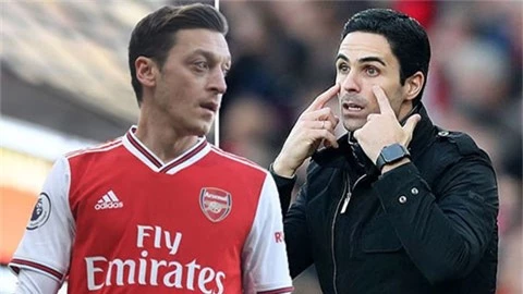 Bị Arteta gạt khỏi danh sách dự Europa League, Oezil đáp trả bằng thông điệp 13 từ