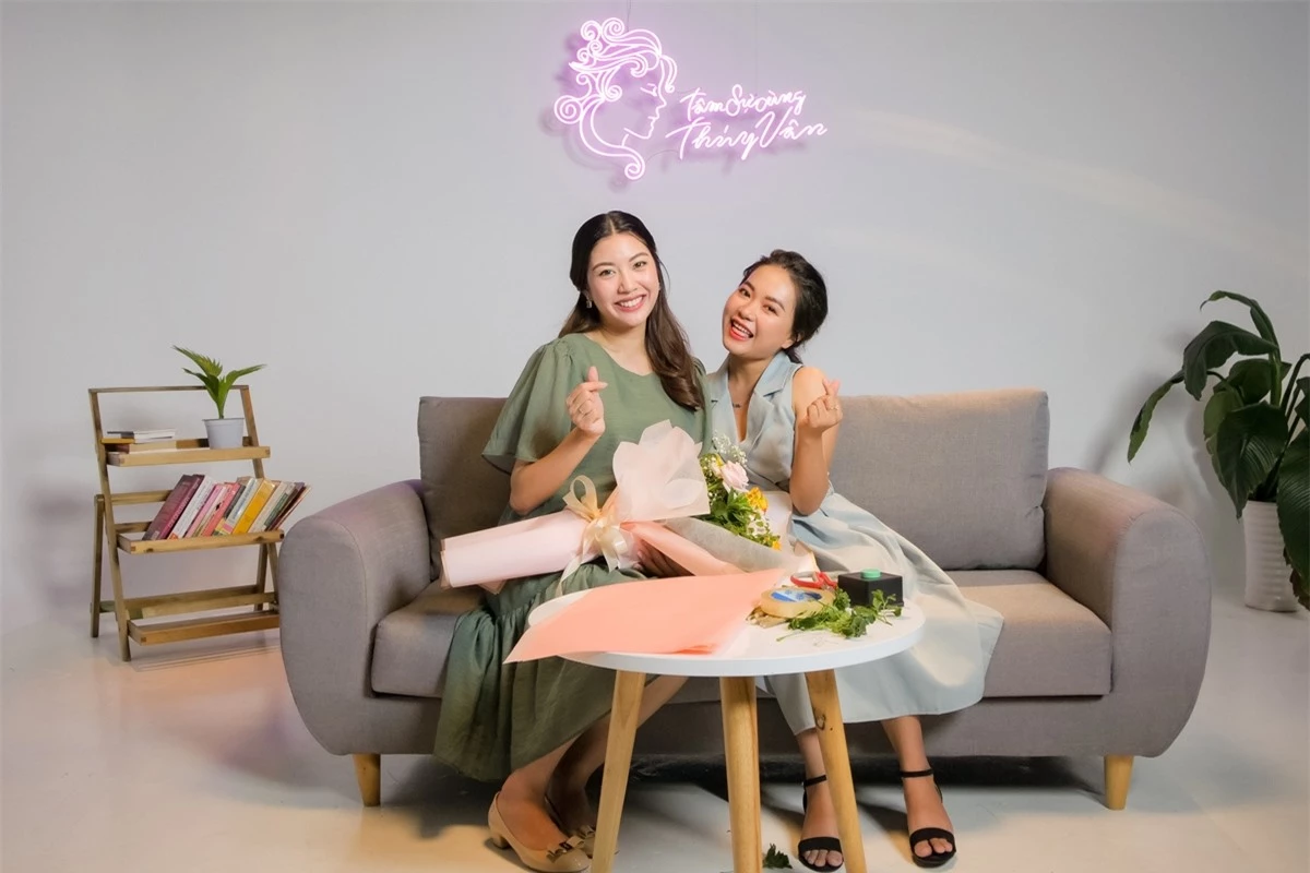 Talkshow Tâm sự cùng Thuý Vân do chính á hậu sản xuất và giữ vai trò host. Ở tập một, á hậu chọn chủ đề Phụ nữ lạc quan mở toang cuộc sống cùng câu chuyện của khách mời Hà Nguyễn.