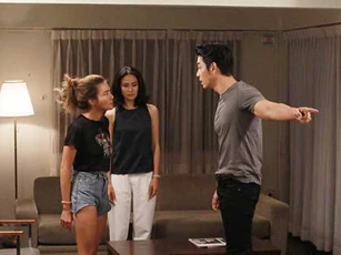 Em chồng trơ mắt nhìn chị dâu cắp con lau nhà, chồng làm điều khiến cả nhà rùng mình