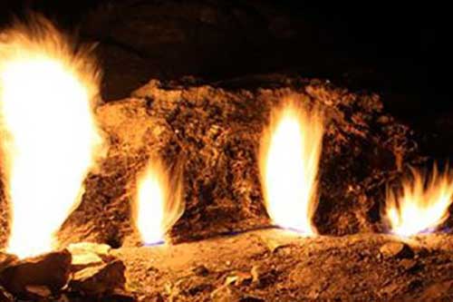 Bí ẩn ngọn lửa cháy hàng ngàn năm không tắt