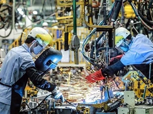Kinh tế Việt Nam dự báo bật tăng mạnh vào năm 2021