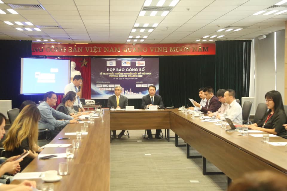 Buổi họp báo công bố giải thưởng Chuyển đổi số Việt Nam vào sáng 9/10/2020.