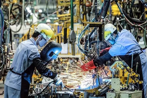 Kinh tế Việt Nam dự báo bật tăng mạnh vào năm 2021