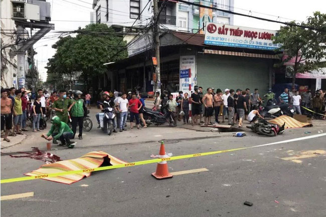 Tai nạn liên hoàn giữa ô tô 7 chỗ và 2 xe máy khiến 2 người tử vong