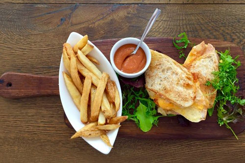 Bạn có biết 9 thức ăn làm tăng huyết áp?