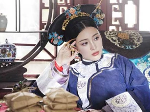 Chuyện về sủng phi sống qua 4 đời Hoàng đế nhà Thanh: Từ cung nữ thấp bé trở thành phi tần, sau bị giáng vị vì đùa giỡn với thái giám