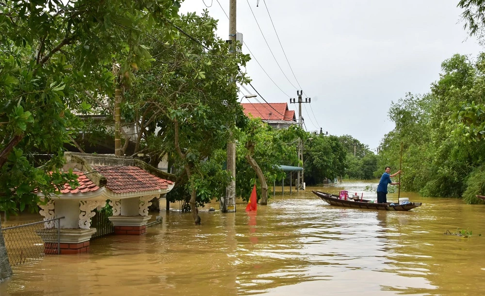 Mưa lũ kéo dài khiến nhiều nơi ở Thừa Thiên Huế ngập lụt.