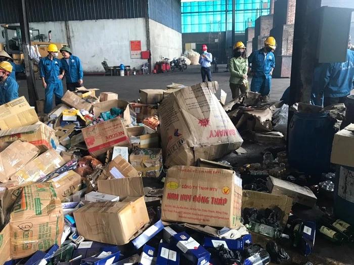 Phát hiện và tiêu hủy gần 13.000 sản phẩm hàng hóa nhập lậu, không rõ nguồn gốc xuất xứ tại Bà Rịa - Vũng Tàu.