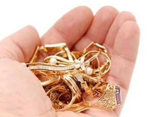 Vàng bạc cáu bẩn, đen sì cũng bóng loáng như mới sau 10 phút ngâm “nước thần” tự chế