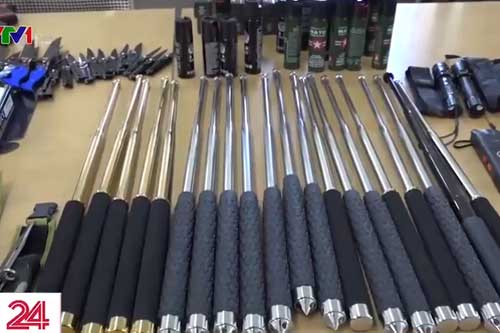 Thu giữ lượng lớn vũ khí thô sơ, công cụ hỗ trợ tại Lào Cai