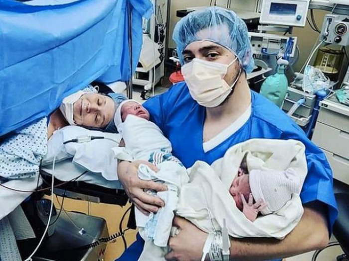 Cô gái mang bộ phận phụ nữ khác người, lúc có thai mẹ đi khoe khắp họ hàng