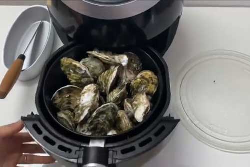 Cách tách vỏ hàu cực đơn giản, không tốn sức, nhanh trong tích tắc