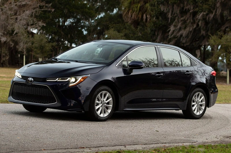 9. Toyota Corolla 2020 (giá khởi điểm: 19.600 USD, điểm tổng thể: 8/10). 9. Toyota Corolla 2020 (giá khởi điểm: 19.600 USD, điểm tổng thể: 8/10).