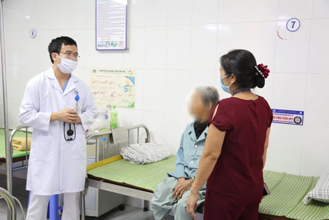 Bệnh viện Đa khoa tỉnh Phú Thọ vừa can thiệp cấp cứu thành công cho cụ bà 103 tuổi bị nhồi máu cơ tim. Bệnh viện Đa khoa tỉnh Phú Thọ vừa can thiệp cấp cứu thành công cho cụ bà 103 tuổi bị nhồi máu cơ tim.