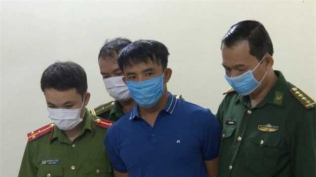 Bắt đối tượng vận chuyển 6 bánh heroin, 1 kg ketamin và 12.000 viên ma túy tổng hợp - Ảnh 1. Bắt đối tượng vận chuyển 6 bánh heroin, 1 kg ketamin và 12.000 viên ma túy tổng hợp - Ảnh 1.