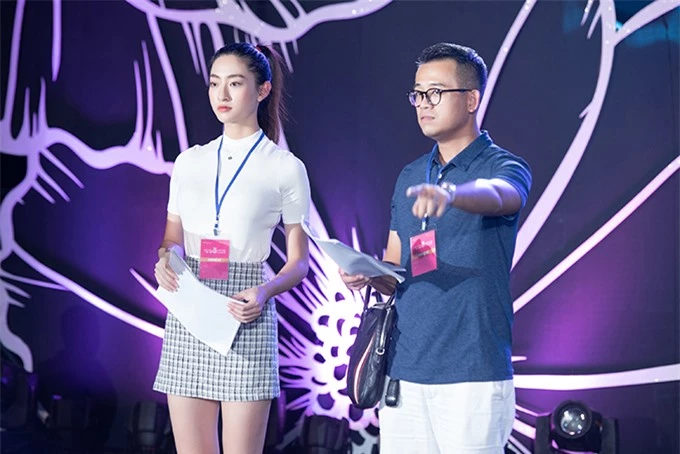 Hoa hậu Lương Thuỳ Linh đảm nhận vai trò MC cùng Đức Bảo. Đây là lần đầu tiên cô được đứng trên sân khấu lớn trong chương trình được truyền hình trực tiếp.