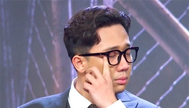 Mít ướt liên tục trên truyền hình, Trấn Thành quyết tâm đổi nghệ danh Thành Cry nhưng cũng không yên với Quang Trung - Ảnh 4. Mít ướt liên tục trên truyền hình, Trấn Thành quyết tâm đổi nghệ danh Thành Cry nhưng cũng không yên với Quang Trung - Ảnh 4.
