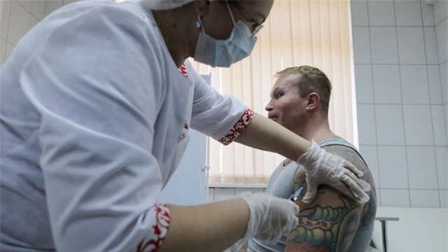 Nga chuẩn bị đăng ký vaccine COVID-19 tiềm năng thứ hai - Ảnh 1. Nga chuẩn bị đăng ký vaccine COVID-19 tiềm năng thứ hai - Ảnh 1.