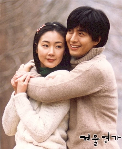 Bae Yong Joon và Choi Ji Woo tình tứ trong Bản tình ca mùa đông.