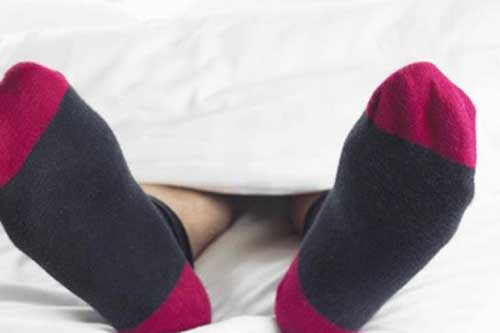 Sai lầm nghiêm trọng khi mang tất đi ngủ mùa đông